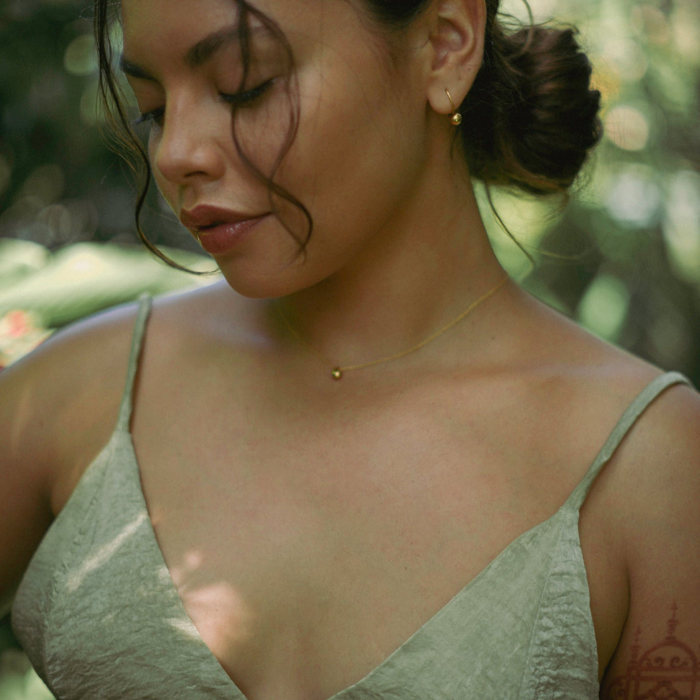 Teardrop necklace and earring set on model