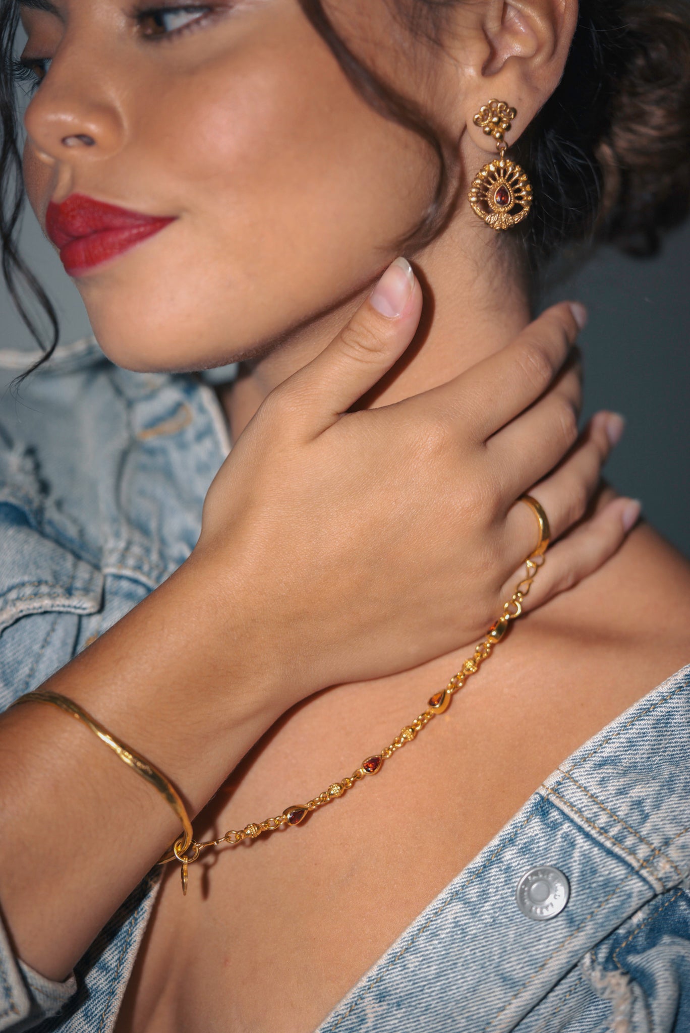 Modur earrings and hand chain